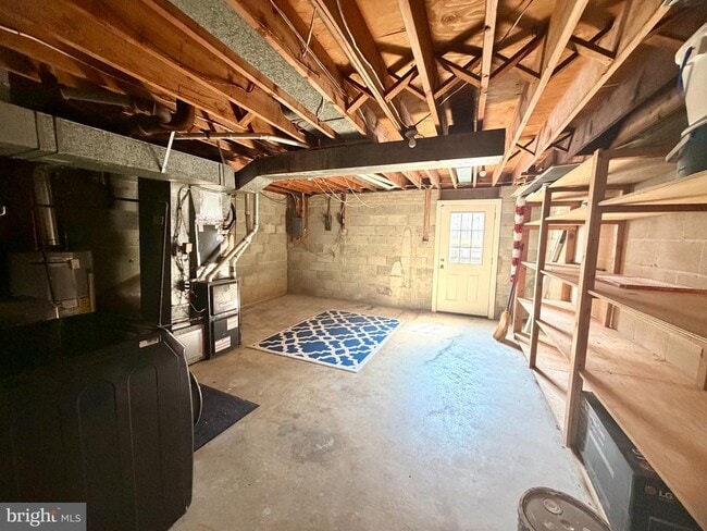 Building Photo - 5129 Clacton Ave