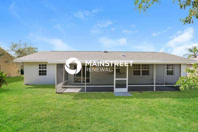 Building Photo - 1061 SW Sudder Ave