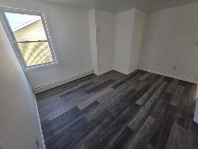 Building Photo - 2 bedroom apartment building - Poughkeepsie