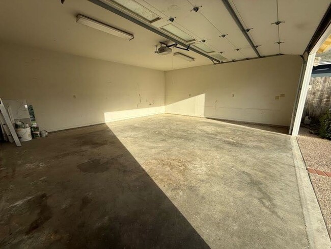 Building Photo - Charming 2-Bedroom Home Large Rumpus Room,...