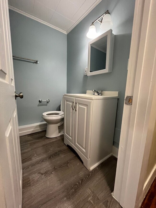 Building Photo - Gorgeous 1-bedroom, Second floor! Apartmen...