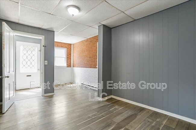 Building Photo - 300 S Potomac St