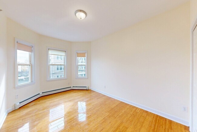 Building Photo - 7 Estella St