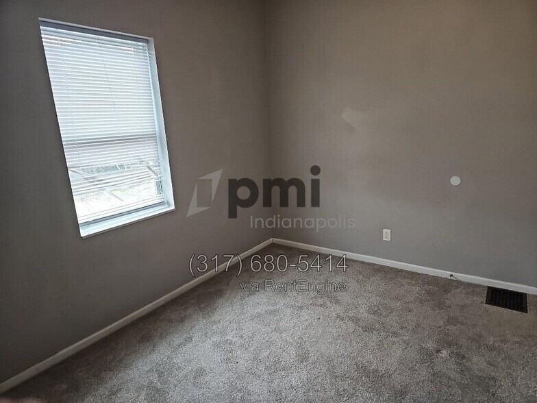 Building Photo - 112 Adler St