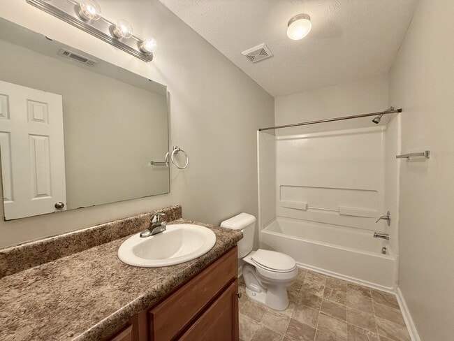 Building Photo - 1006 Brookhollow Dr