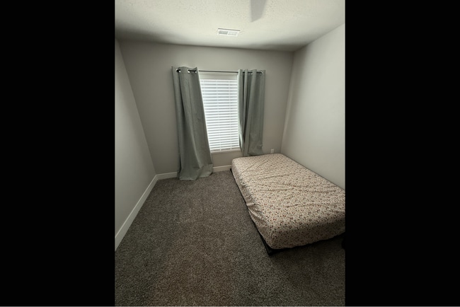 Building Photo - 1162 S 200 E
