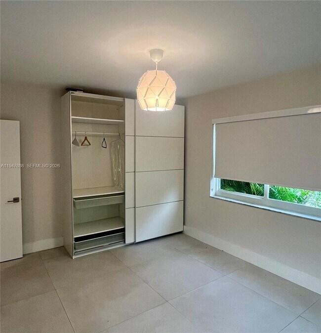 Building Photo - 337 SW 23rd Rd