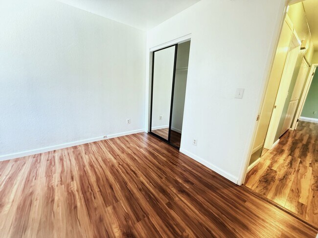 Building Photo - 208 Grovewood Loop N