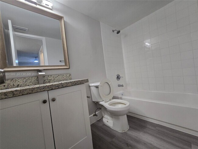 Building Photo - 1400 Jefferson Dr