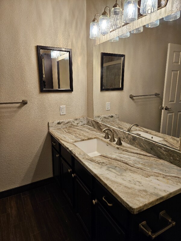 Building Photo - 1022 E 5th St