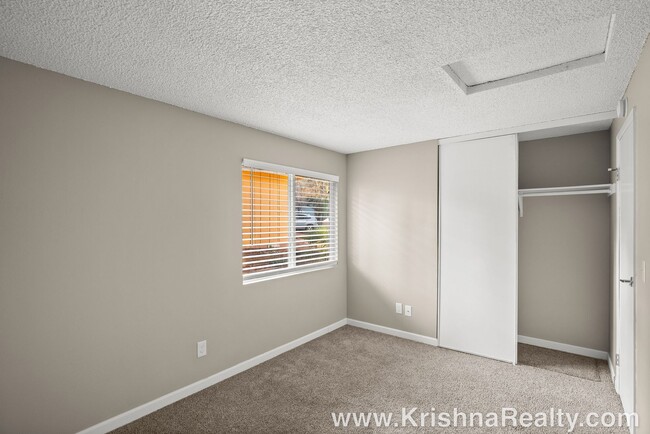 Building Photo - Renovated 2BD/1BA Duplex | Single-Level | Stoneridge – Tualatin