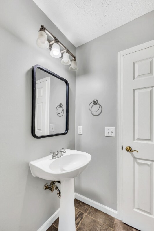 Building Photo - 121 Deer Ridge Ln