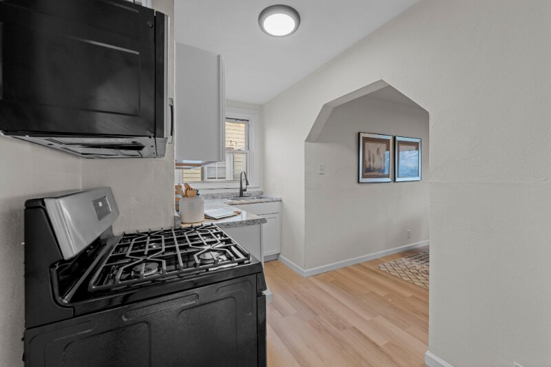 Building Photo - 135 E Loretta Ave