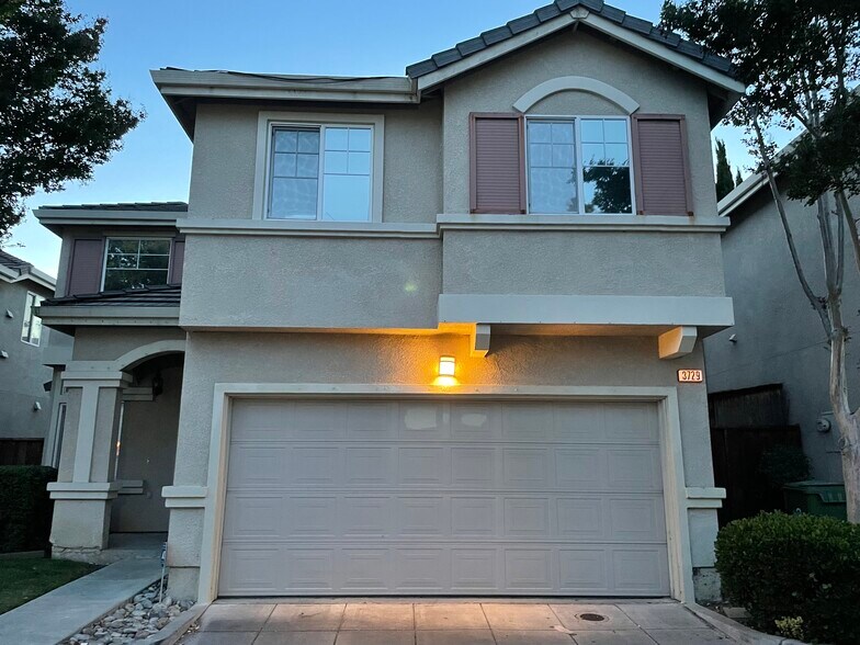 Building Photo - 3729 Seine Ct