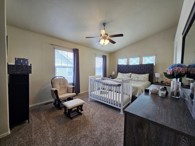 Building Photo - 3 Bed 3 bath house in 80916!