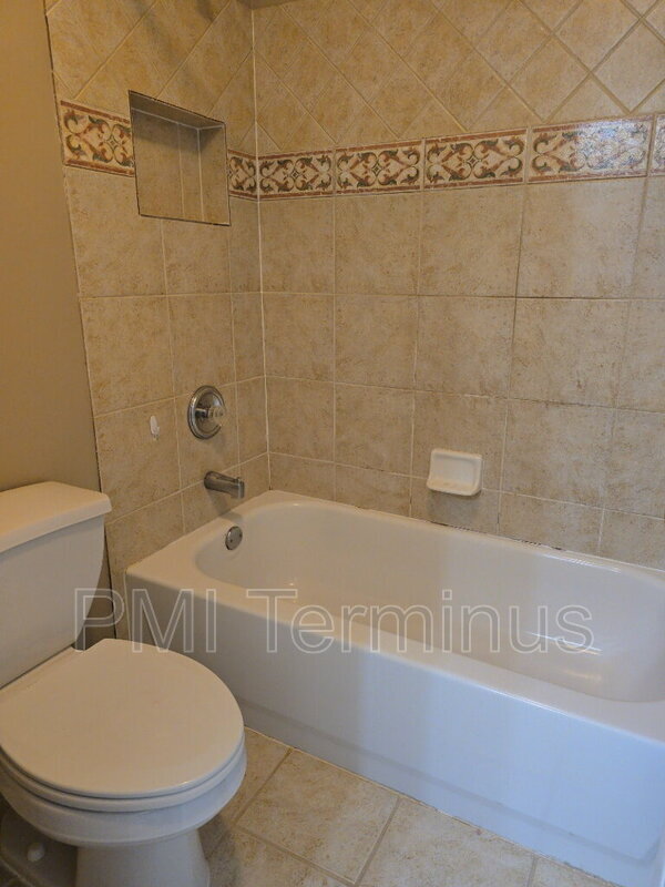 Building Photo - 3307 Fieldwood Dr SE