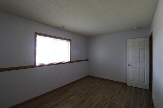 Building Photo - 7860 Old Carriage Ct