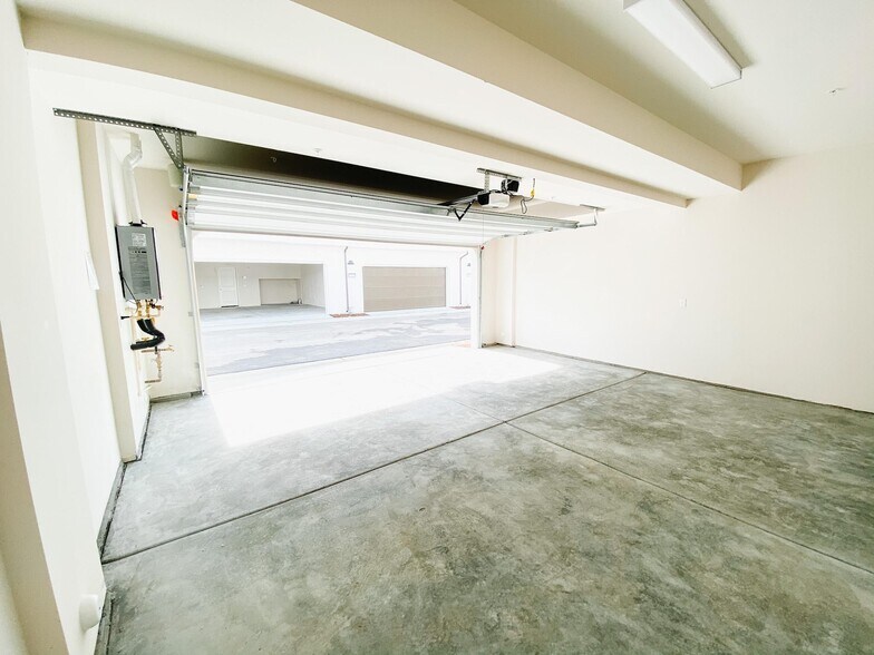 Building Photo - 27423 Georgetown Dr