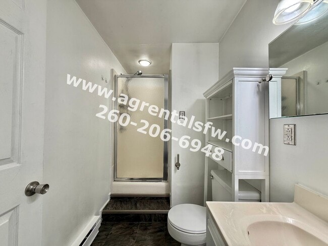 Building Photo - 3 Bedroom House