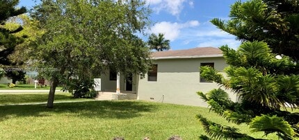 Building Photo - Southwest 81st Avenue, Miami, FL 33155 - 4 BR 2 BA single-family home