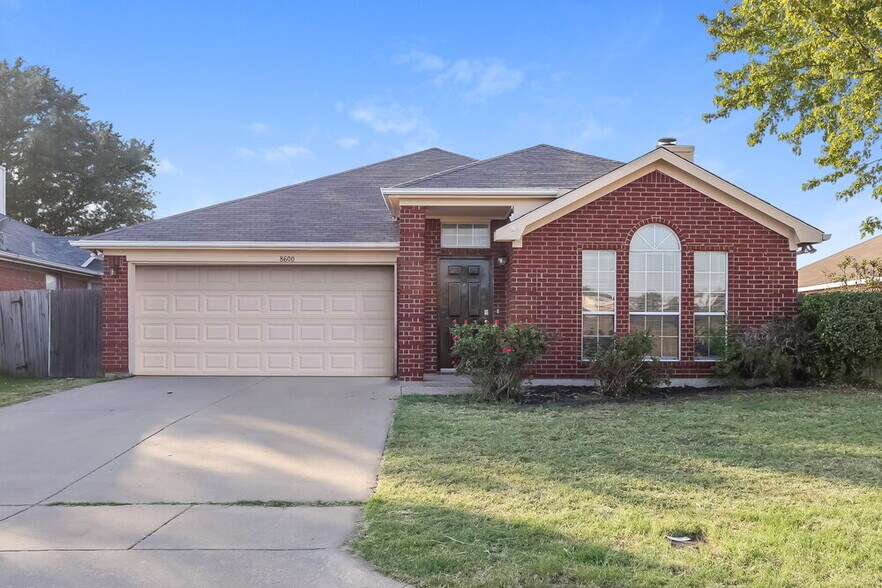 Primary Photo - 8600 Cove Meadow Ln