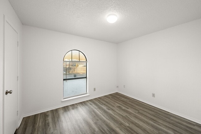 Building Photo - 7509 Echo Hill Dr