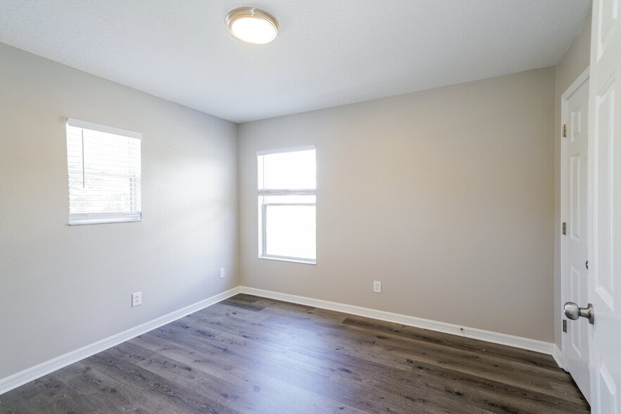 Building Photo - 11025 Golden Silence Dr