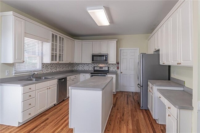 Building Photo - 5646 Nottingham Dr NW