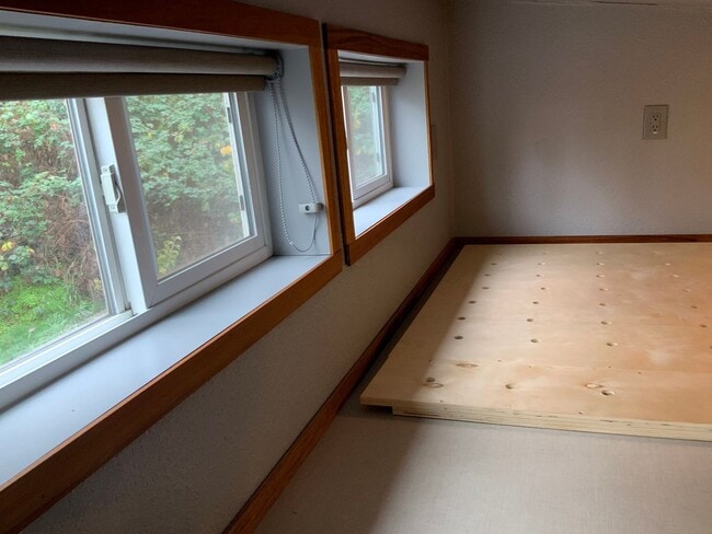 Building Photo - Studio "Tiny Home" in SE Eugene