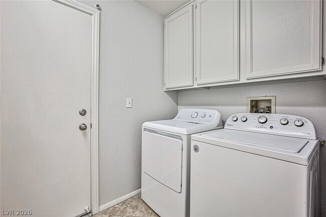 Building Photo - 3432 Meridale Dr