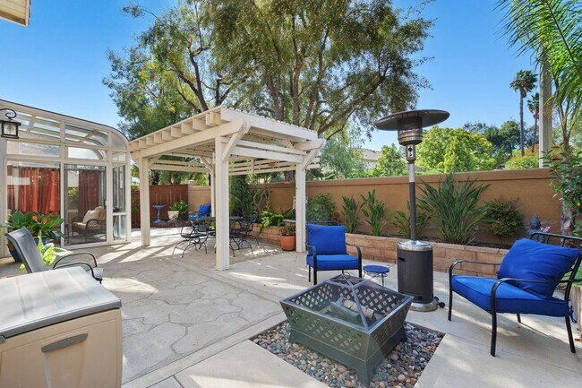Building Photo - Meticulously Maintained Home in Temeku Hills, 4br/3ba, 3 Car Garage, 1981 sqft. + Enclosed Sunroo...