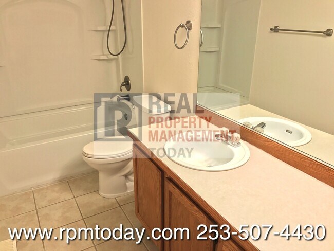 Building Photo - Beautiful 4 Bedroom Home in South Hill!