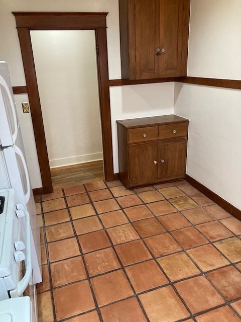 Building Photo - 1345 E Topeka St