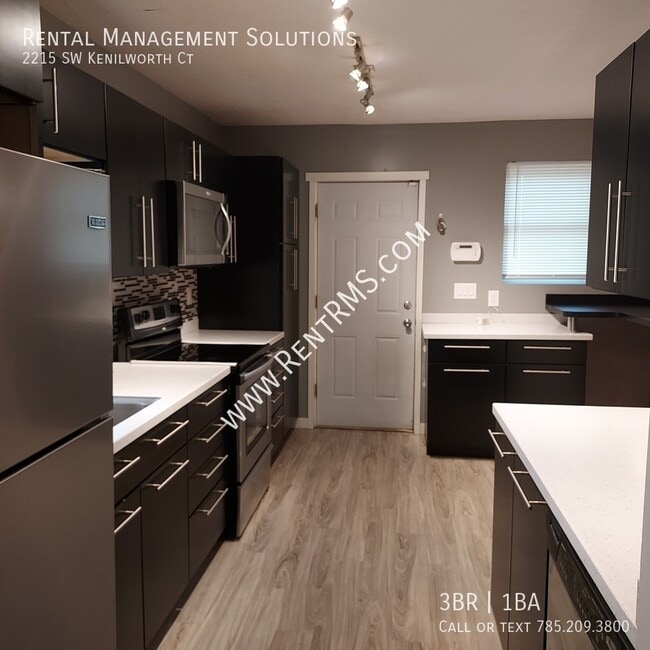 Building Photo - 2215 SW Kenilworth Ct