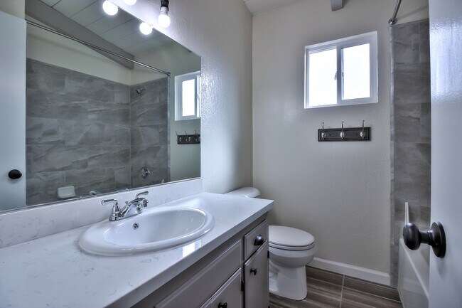 Building Photo - Mar Vista Dr.- Duplex