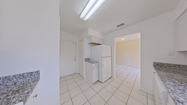 Building Photo - Center St 3125-3127