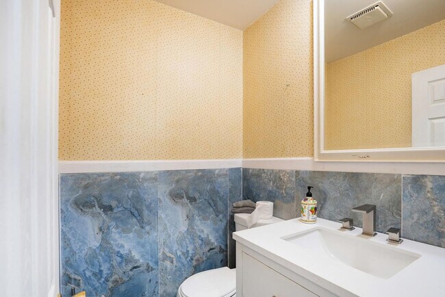 Building Photo - 247 Strawridge Rd