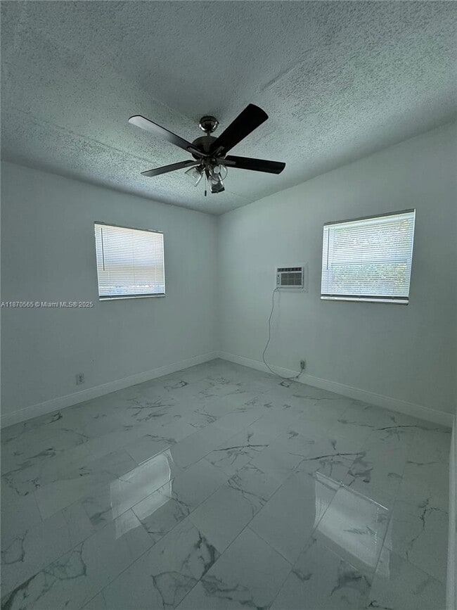 Building Photo - 240 NW 28th Ave