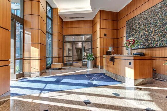 Building Photo - 400 N La Salle Dr