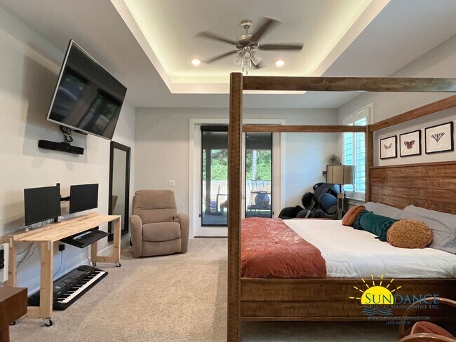 Building Photo - Efficient Solar 4-Bedroom Home in Navarre’s La Fontaine Gated Community with Deeded Beach Access!