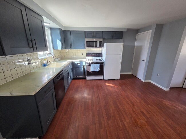 Building Photo - 65 Glenhaven Dr