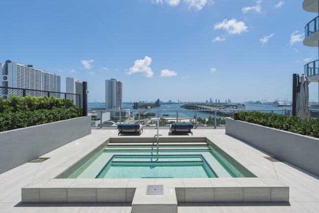 Building Photo - 1400 Biscayne Blvd