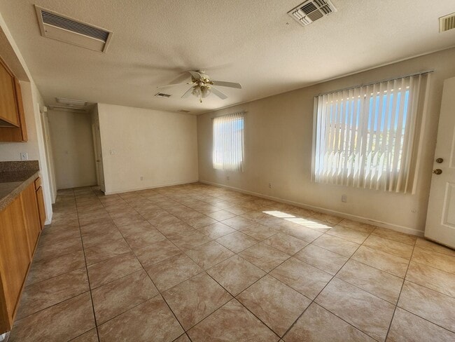 Building Photo - Beautiful 2 Bedroom Home