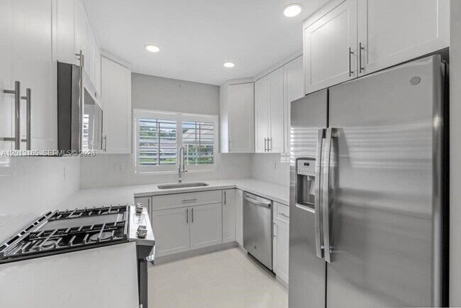 Building Photo - 7108 Laurel Ln