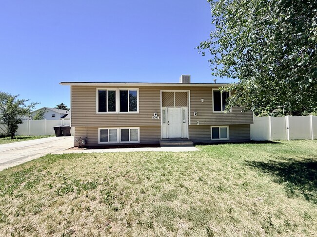 Building Photo - 1247 N 700 W
