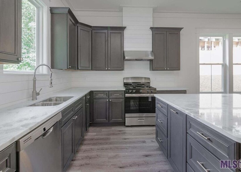 Building Photo - 634 W Grant St