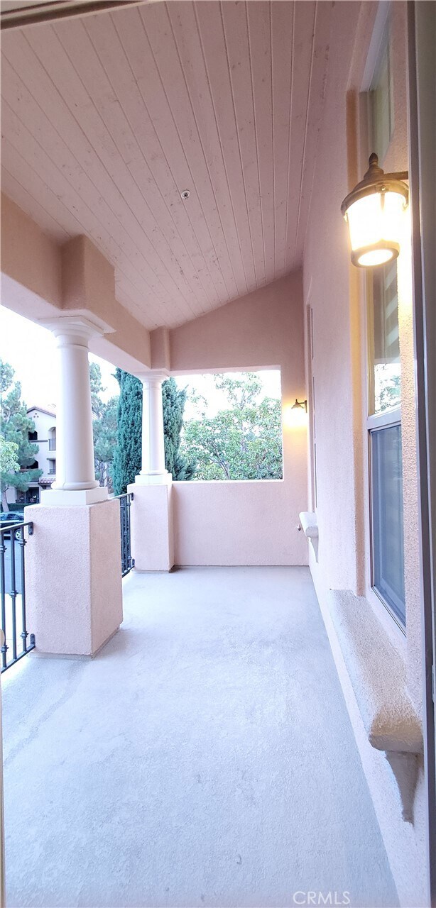 Building Photo - 61 Mission Bell