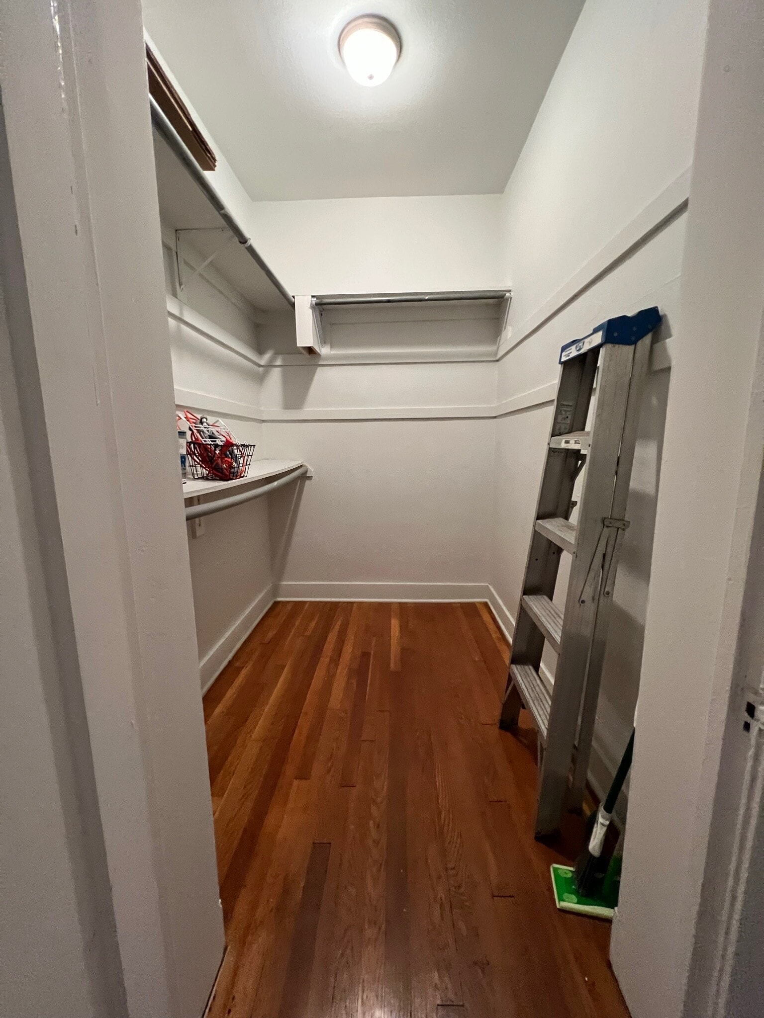 40sq ft walk in closet - 7409 2nd Ave