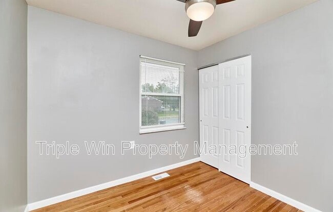 Building Photo - 2325 Golfway St