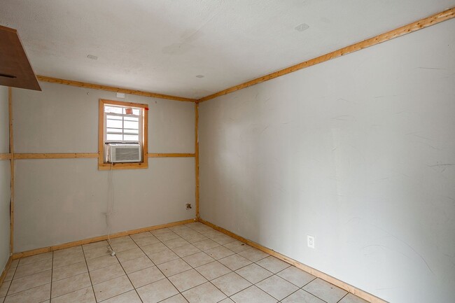 Building Photo - Amazing Historic 1940's Home in Original Cleburne- 4 Bed- 3 Bath w/ Multiple Living Areas- 76033